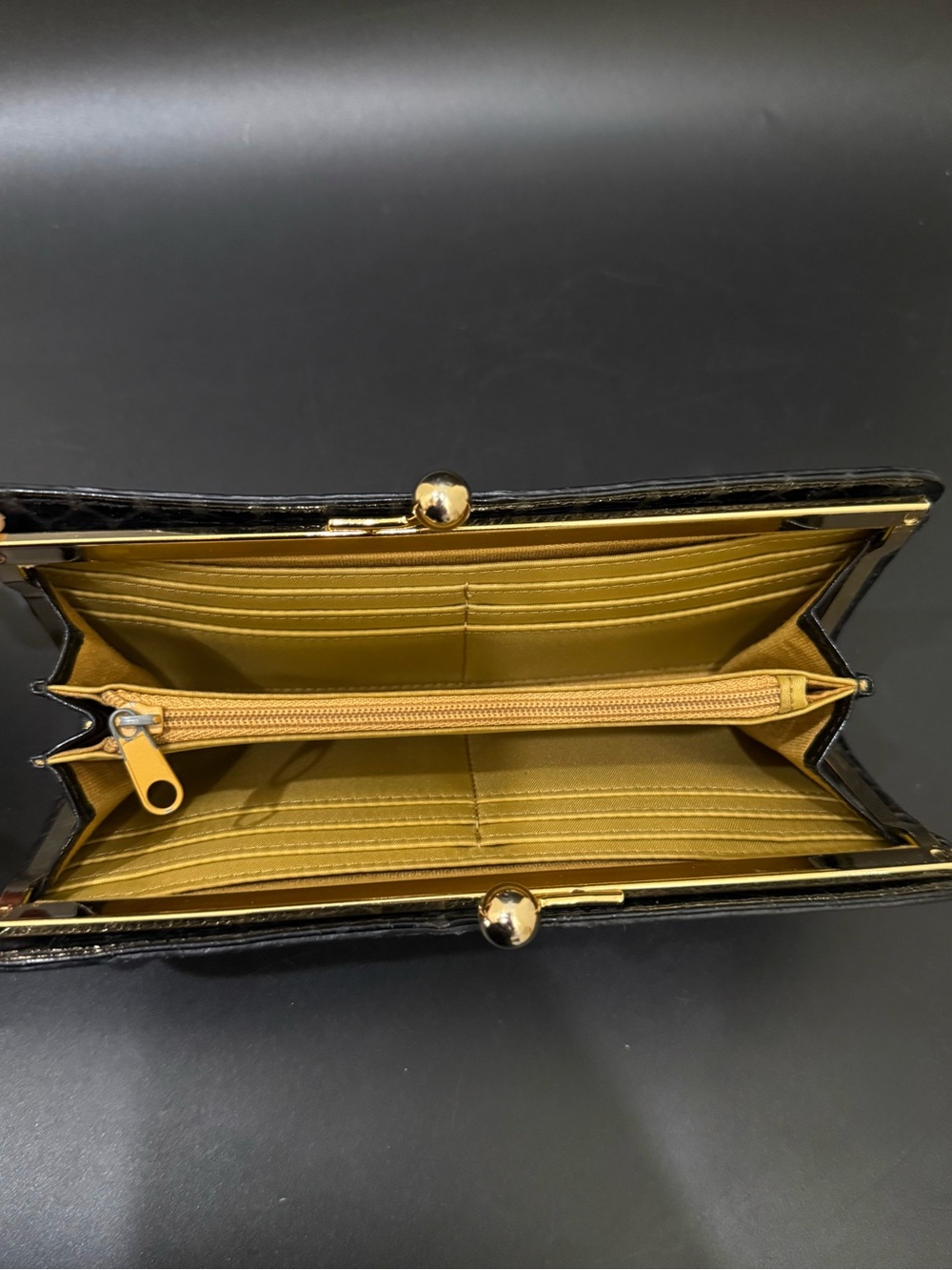 Vintage HOBO International Black Embossed Croc Leather Kiss-lock Clutch Wallet - Picture 4 of 11